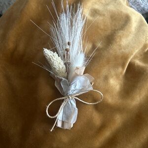 Elegant Cream Dried Floral Arrangement